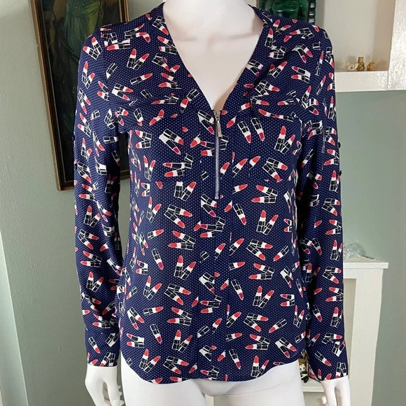 NWT New Express Novelty Navy Blue Lipstick Women's Top shirt blouse xs XSmall - Picture 2 of 14
